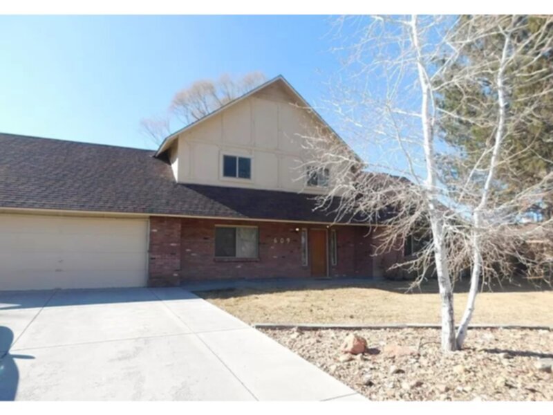 Primary Photo - Large Single Family Home