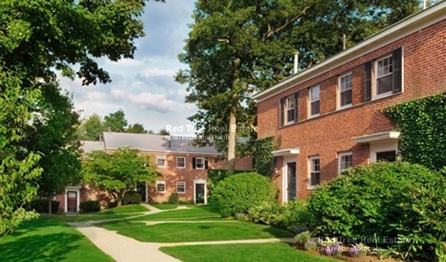 Building Photo - 68 Sherman Rd