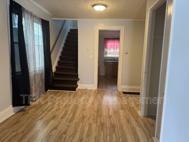 Foto del edificio - 105-107-107 Bidwell Terrace