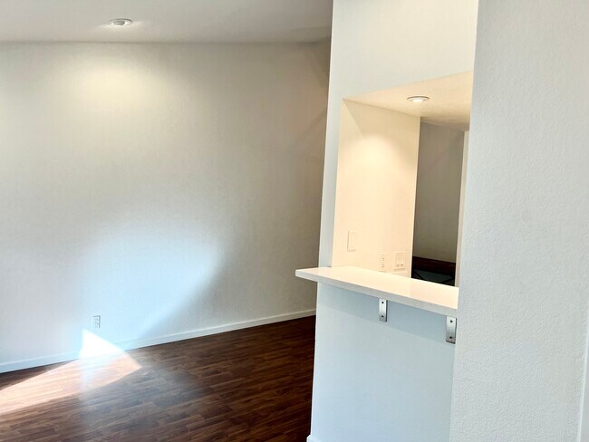 Building Photo - 387 Shadow Run Dr