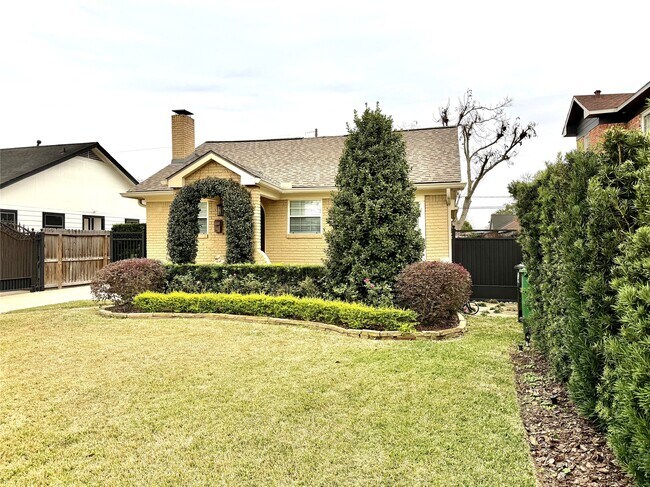 Foto del edificio - 8234 Bonner Dr