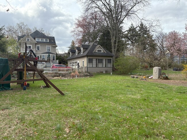 Carriage House on Right - 207 Holly St