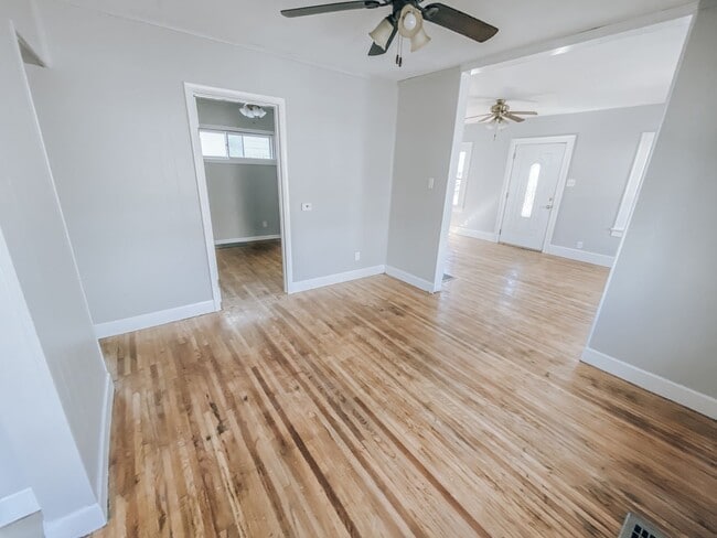 Building Photo - 3 Bedroom, 2 Bath House