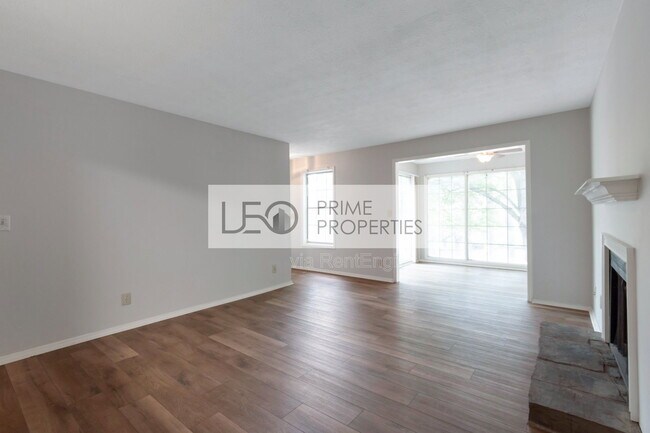 Foto del edificio - 1350 Brockett Pl