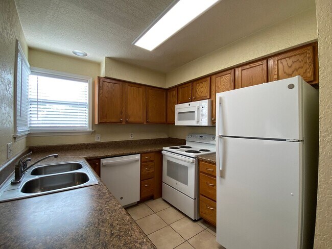 Building Photo - 2BD/2BA Condo in Winter Park!