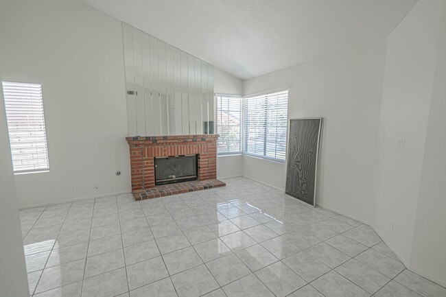 Foto del edificio - COMING SOON! Single Story 3 Bedroom in Mou...