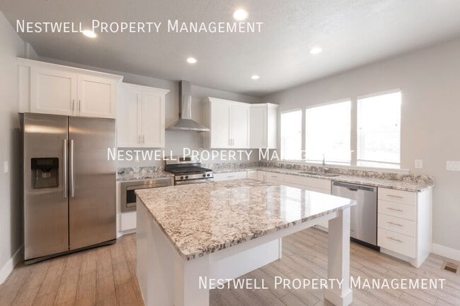 Building Photo - 2186 Crestview Dr