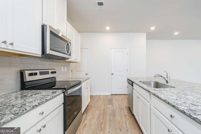 Building Photo - 84 Founders Dr