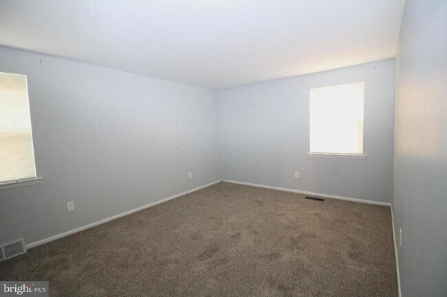 Building Photo - 1 Bedroom Apartment