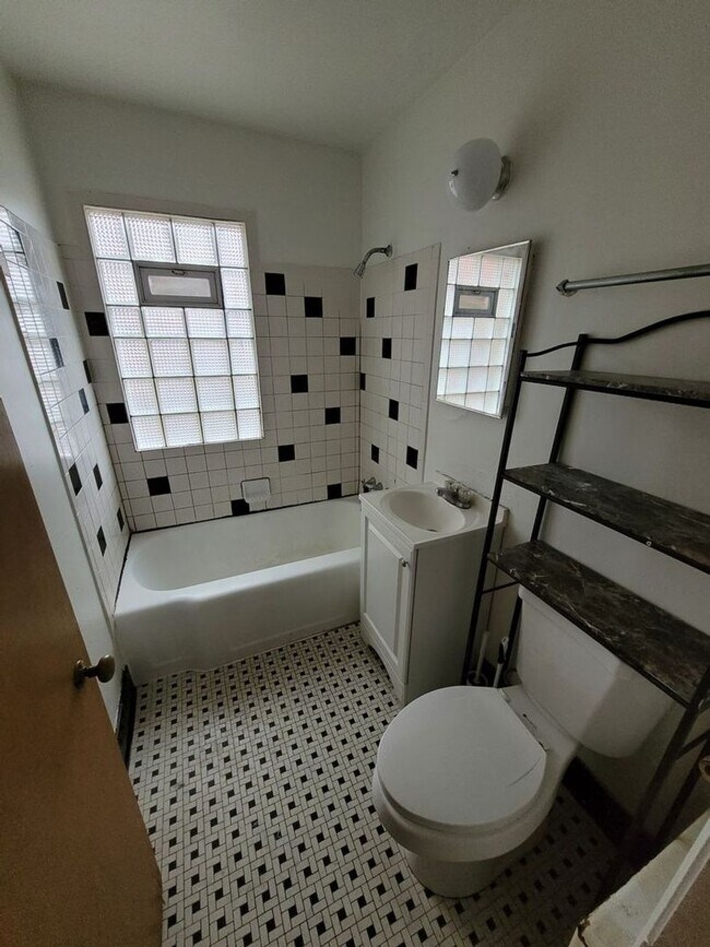 Foto del edificio - 232N75thY