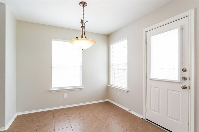 Foto del edificio - 8746 Farm Ridge Ln