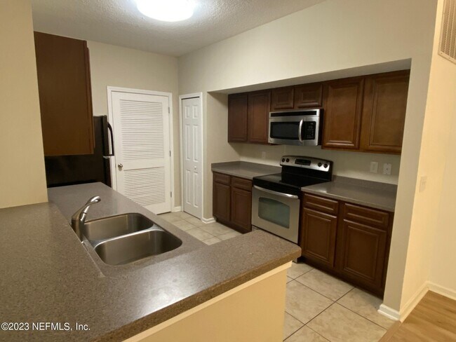 Foto del edificio - 4998 Key Lime Dr