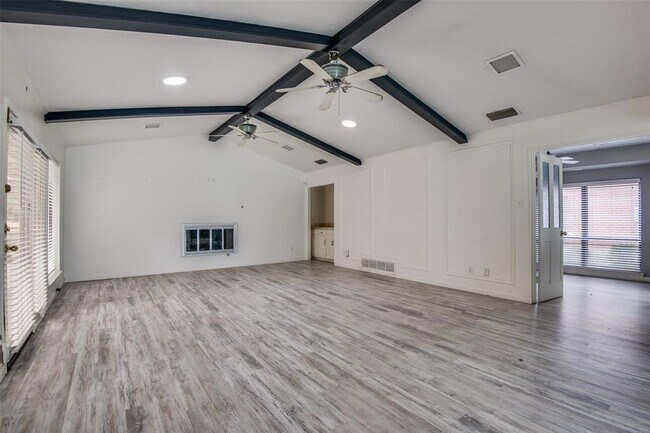 Foto del edificio - 717 Rochelle Blvd