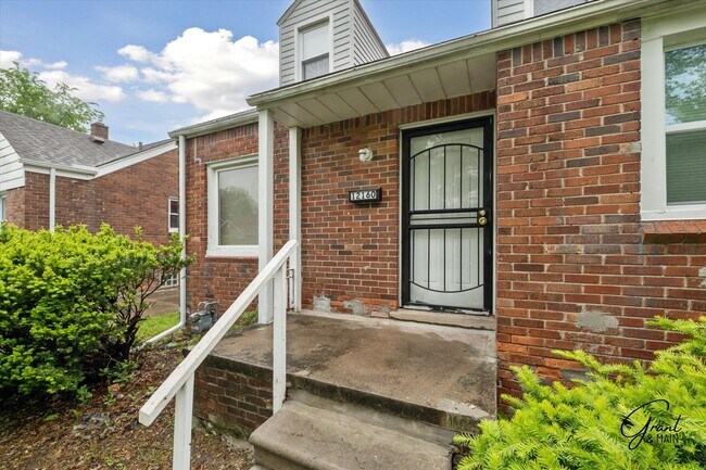 Building Photo - $1300 3 bedroom bungalow