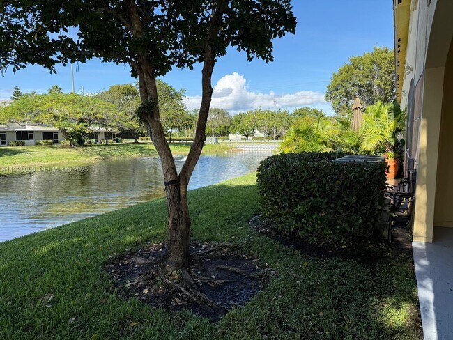 Foto del edificio - 8301 Santa Monica Terrace