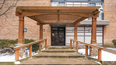 Building Photo - 5820 Oakwood Dr