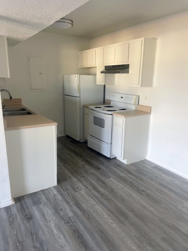 Building Photo - 419 S 27th St