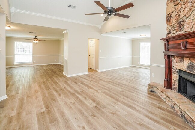 Foto del edificio - 17311 Modbury Dr