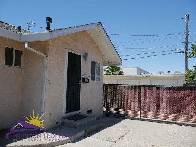 Building Photo - 381/385 Las Palmas Ave