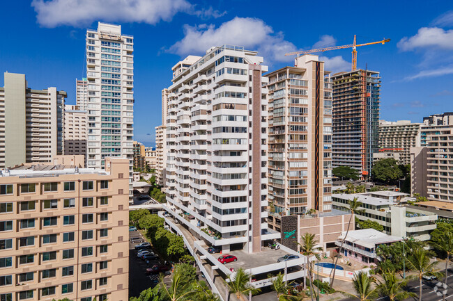 Building Photo - Ala Wai Town House