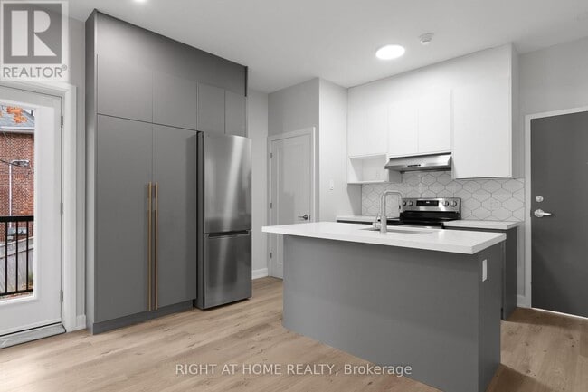 Photo du bâtiment - 63 Acacia Ave