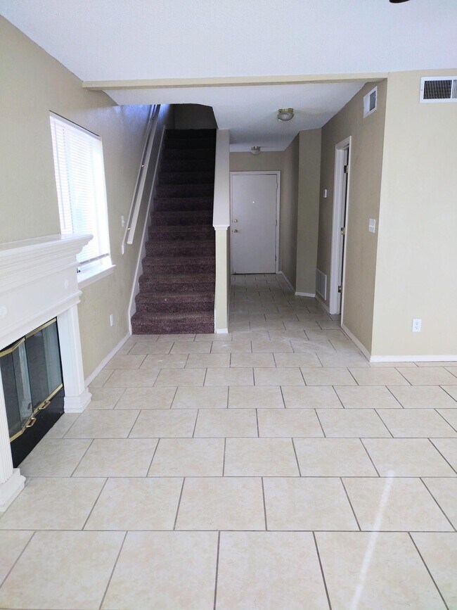 Building Photo - 4480 Loma Diamante Dr