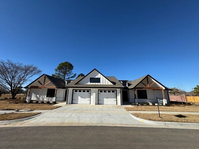 Foto del edificio - Newly Remodeled 2-Bedroom Duplex in Broken Arrow – Prime Location!