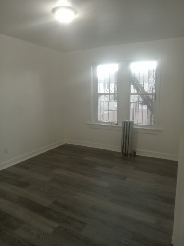 Building Photo - 526 S 14th St