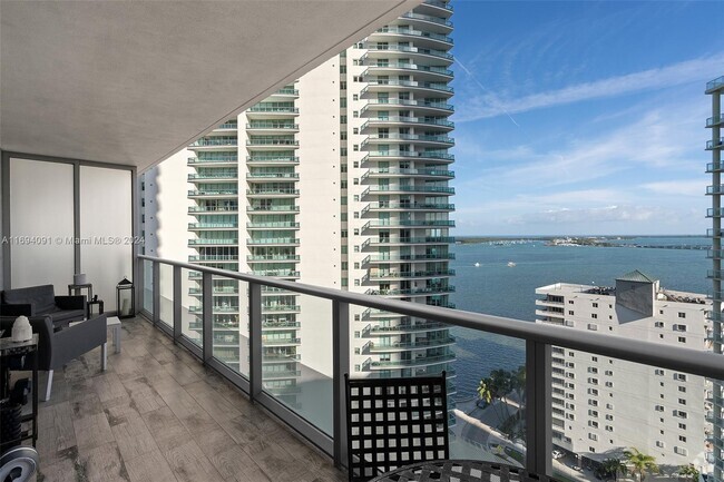 Building Photo - 1300 Brickell Bay Dr