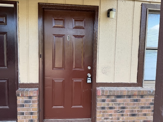 Building Photo - 3503 Falling Springs Rd