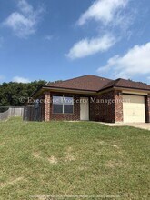 Building Photo - 331 Janelle Dr