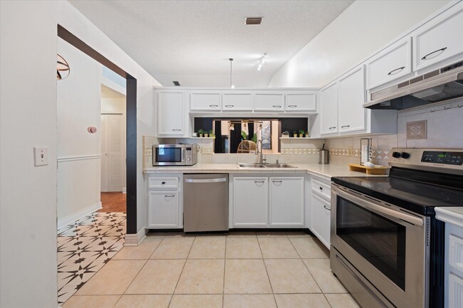 Foto del edificio - 6060 NW 92nd Ave