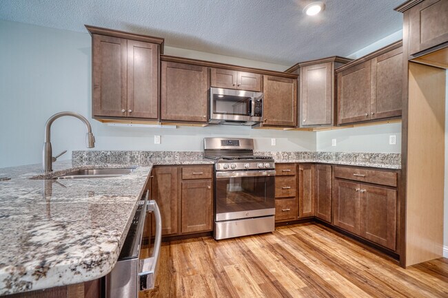 Building Photo - 5615 Sandrock Dr