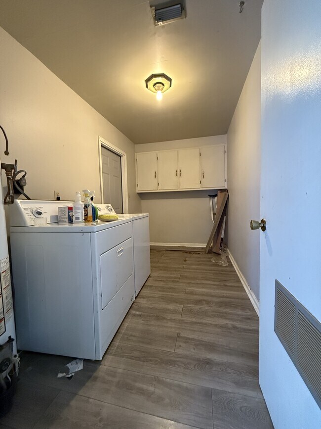 Building Photo - 246 Bowling Green Dr