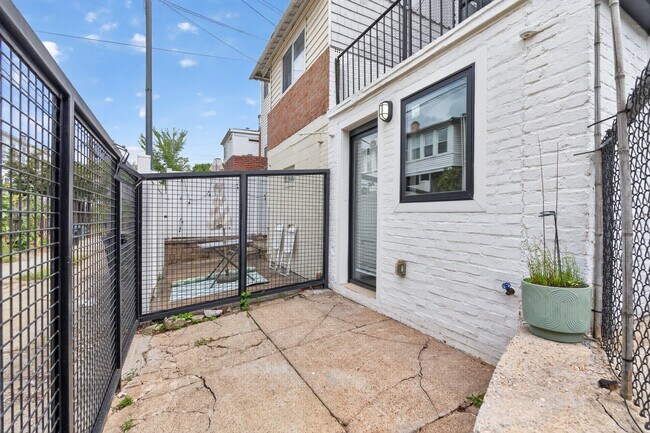 Foto del edificio - 1318 Corbin Pl NE