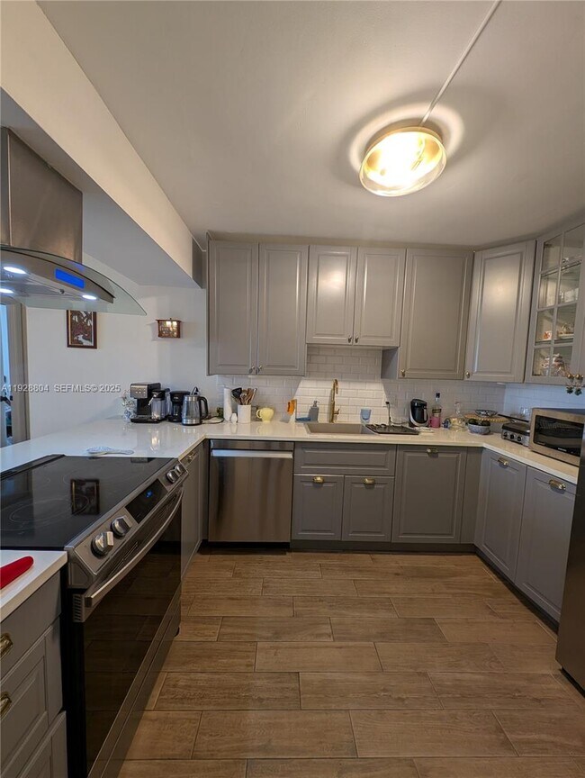 Building Photo - 1200 NE Miami Gardens Dr