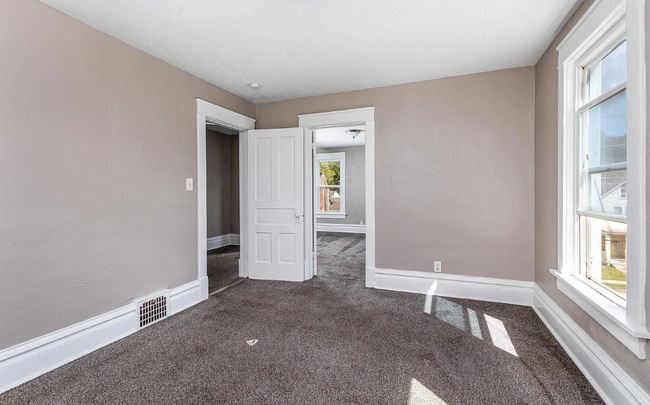 Foto del edificio - Charming 3-bedroom 1-bathroom single family house rental with a fenced in yard