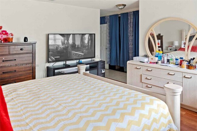 Foto del edificio - 121 SW 28th Terrace