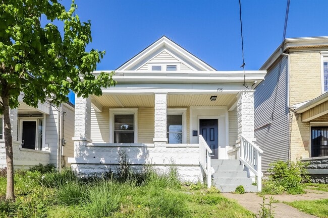 Building Photo - 726 S 35th St