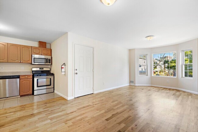 Building Photo - 47 Gardner Ave