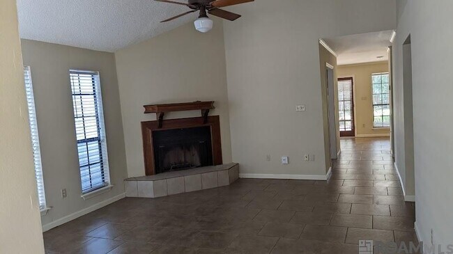 Building Photo - 332 Heatherwood Dr
