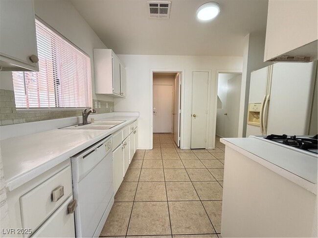 Building Photo - 4622 Little Wren Ln