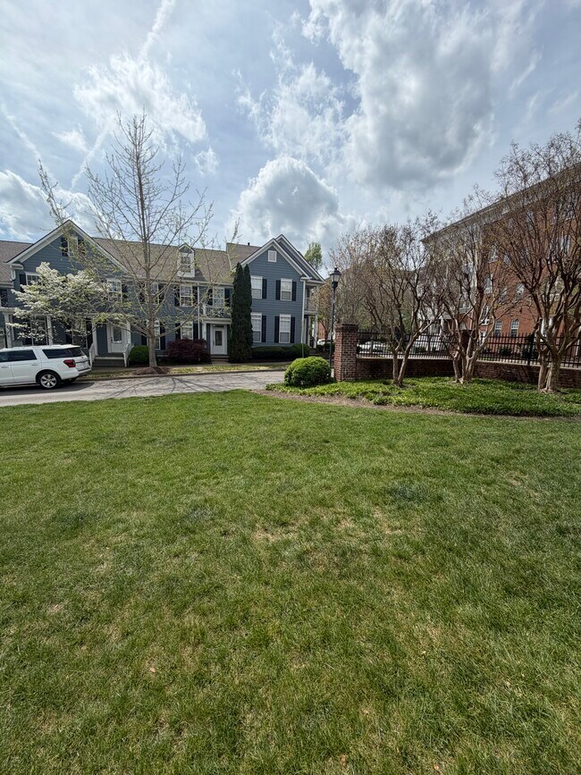 Foto del edificio - 7102 Lenox Village Dr