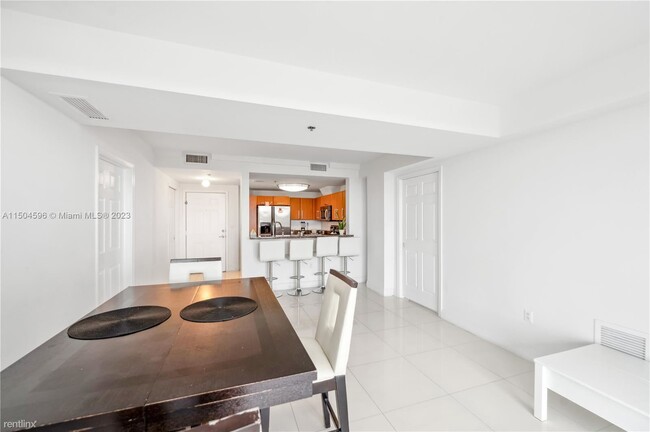 Foto del edificio - 2 br, 2 bath Condo - 6362 Collins Avenue, ...