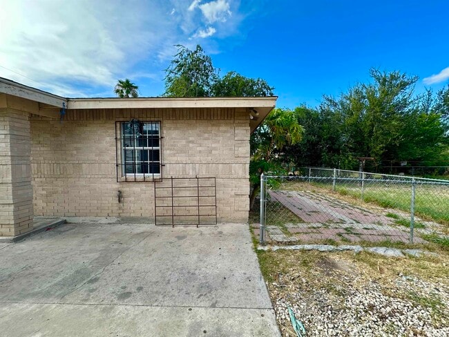 Building Photo - 3703 Flores Ave