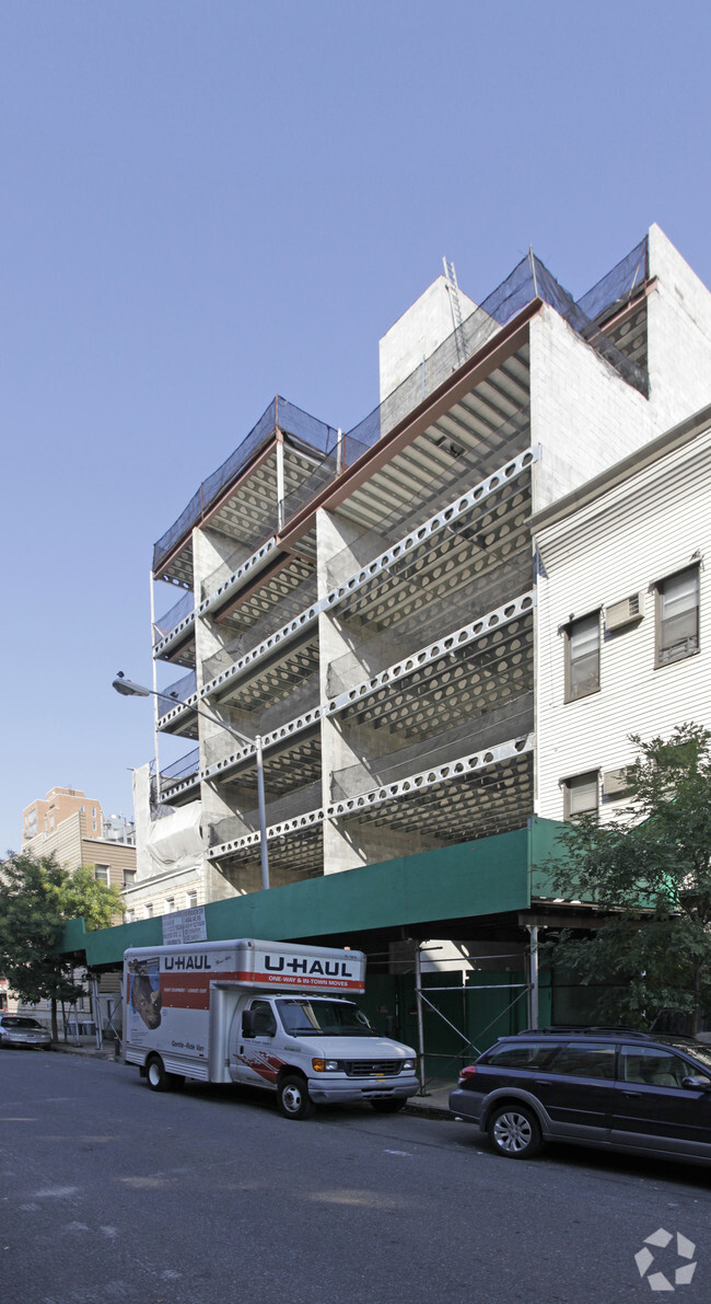 Building Photo - 64 Bayard St