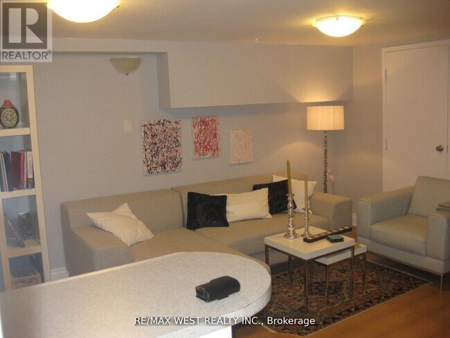 Photo du bâtiment - 237 Vaughan Rd