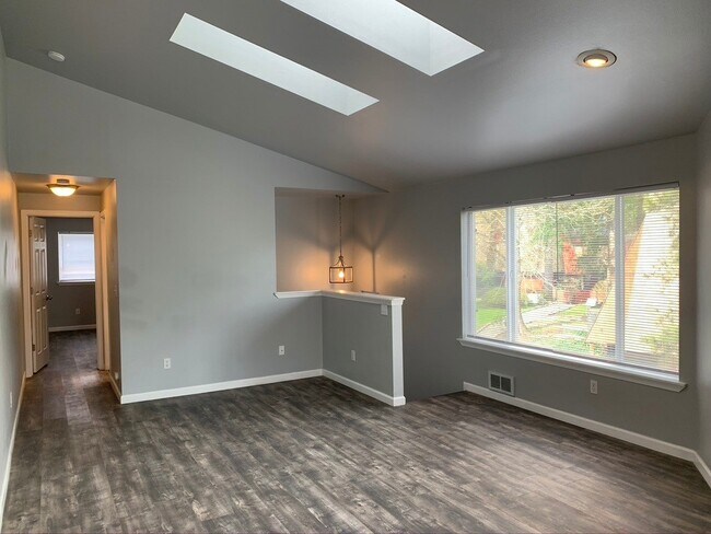 Building Photo - 10725 Burke Ave N