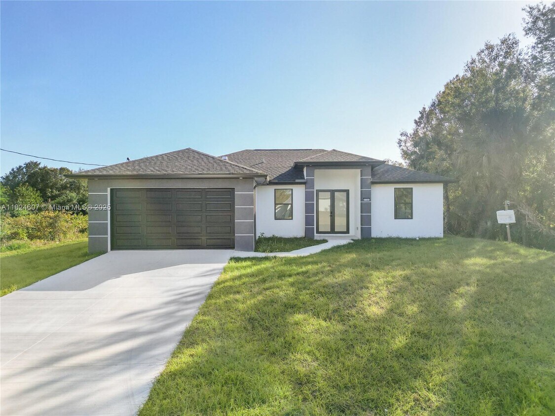 Foto principal - 3213 70th St W