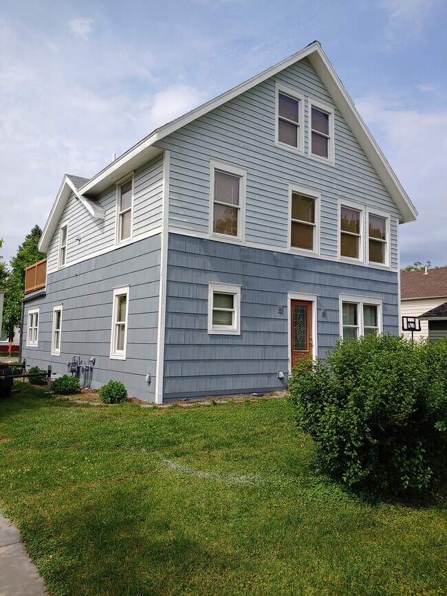 Building Photo - 500 E 3rd St